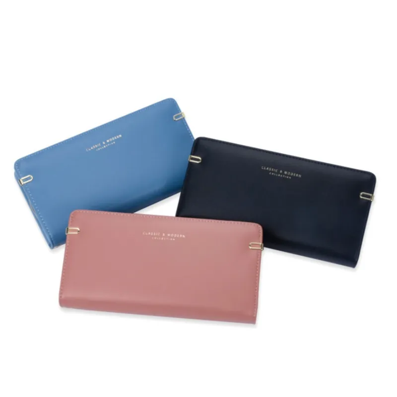 많은 카드 슬롯이있는 큰 지갑